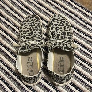 Size 10 hey dude shoes